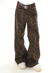 calça leopard.
