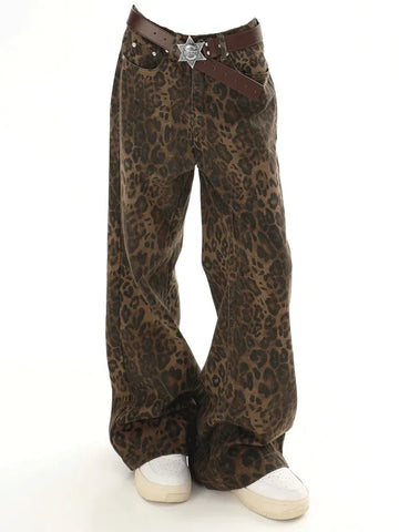 calça leopard.