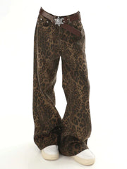 calça leopard.