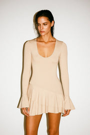 vestido curto deluxe.