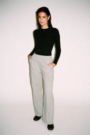 calça wide.